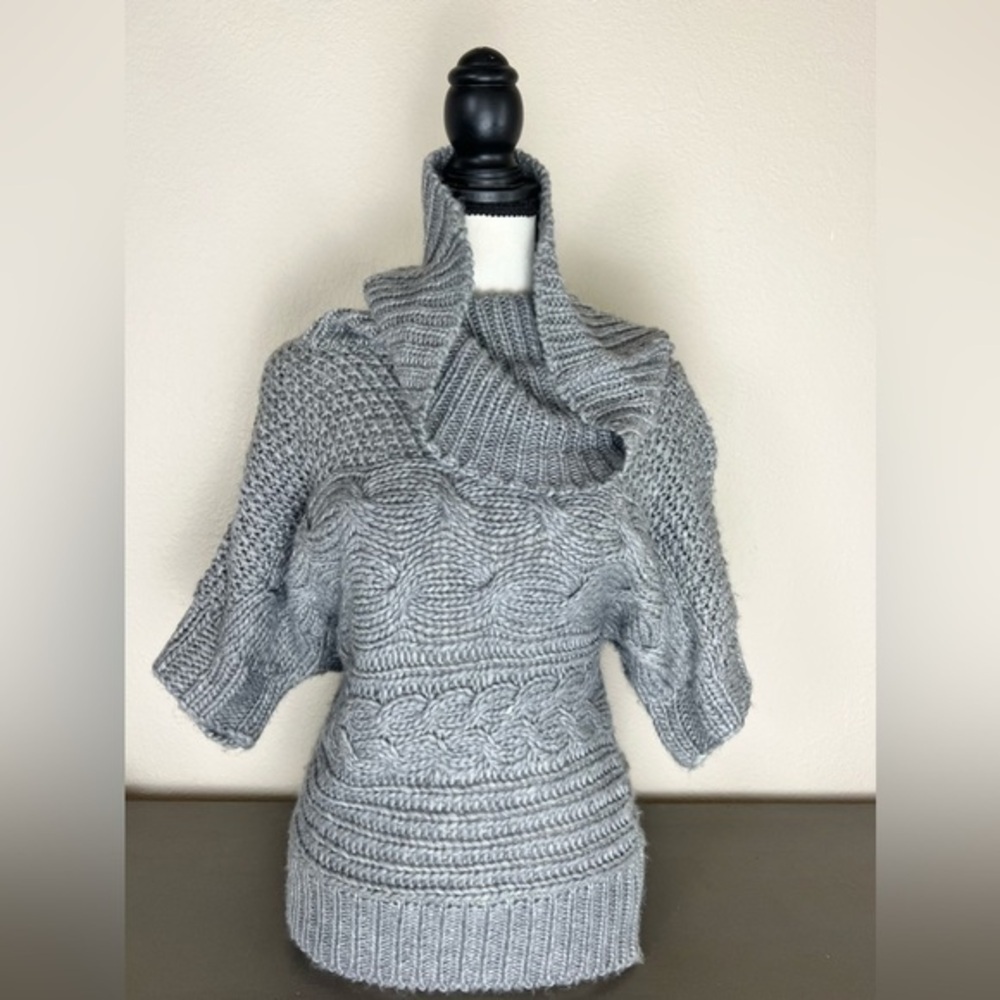 The Limited Sweater Gray Medium​